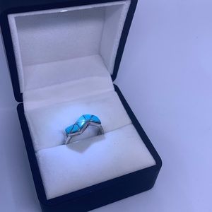 Sz 6 turquoise ring. Stamped “STERLING” signed “SJK” 6 turquoise triangle shapes